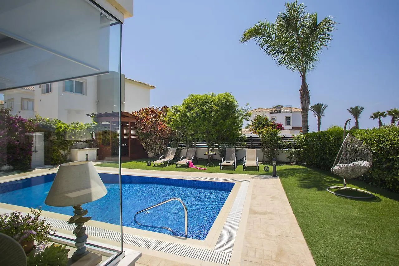 Villa Elias アヤナパ