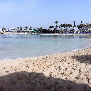 Christopher's Sandy Beach Lägenhetshotell